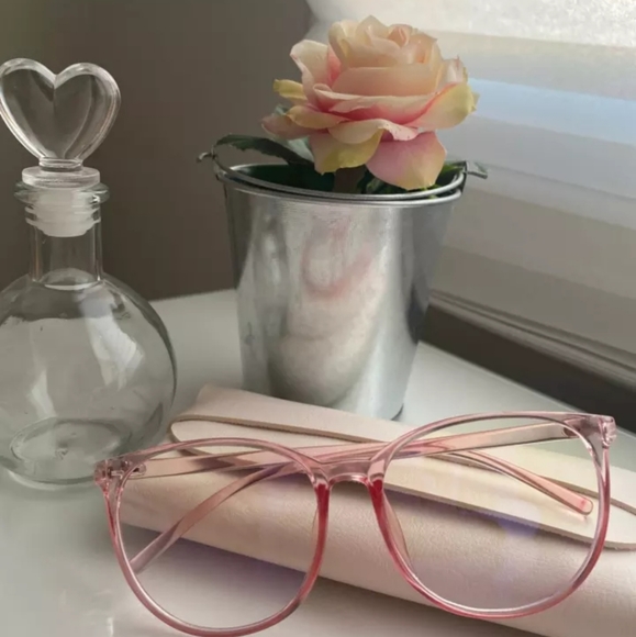 Large Transparent Fashion UV Protecting Glasses - Picture 2 of 8